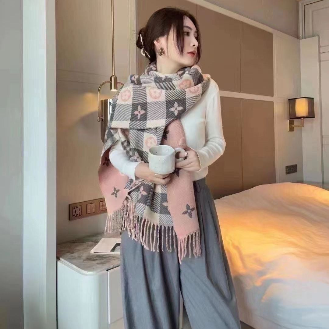 Plaid & Heart Pattern Tassel Decor Shawl