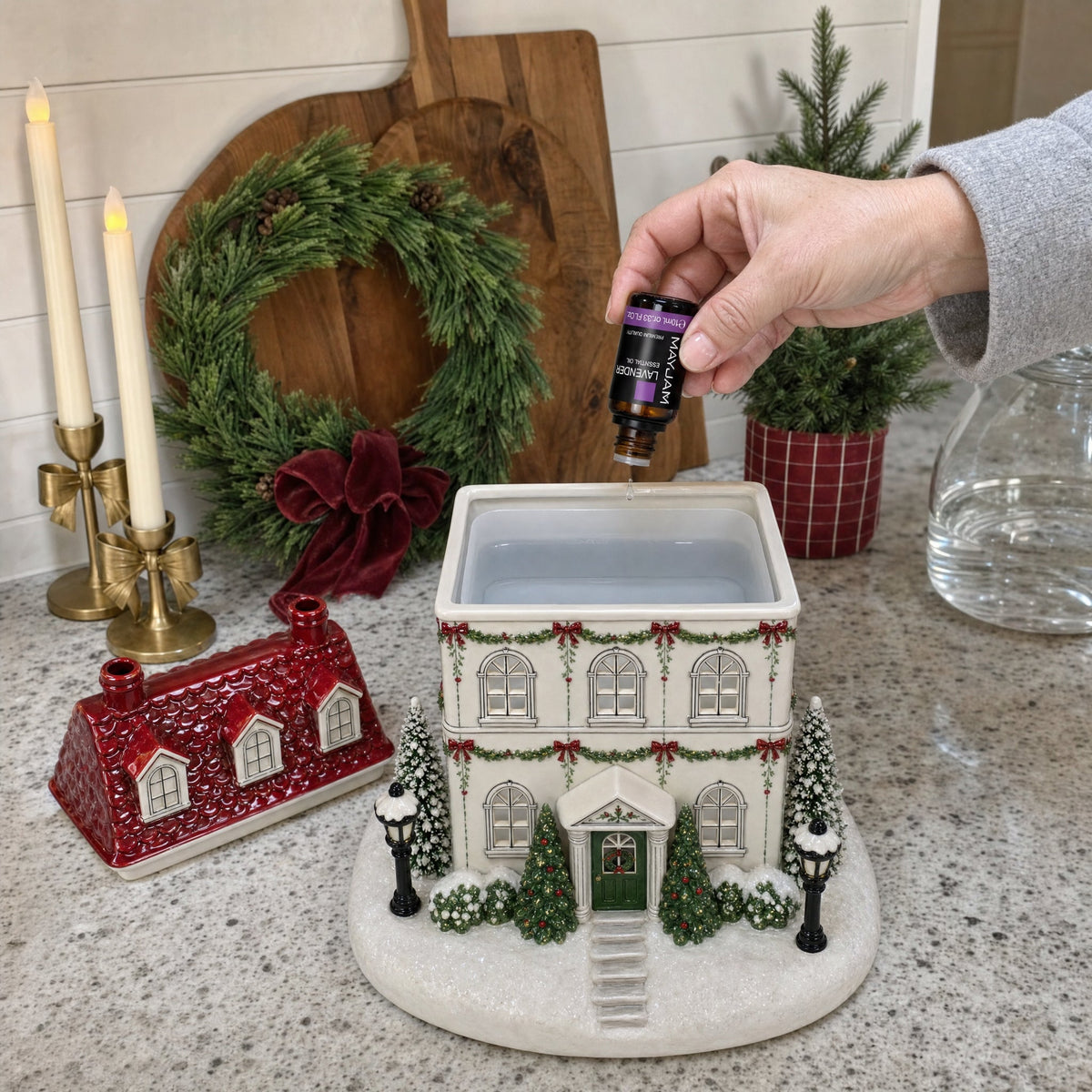 🏠 Christmas House Aroma Diffuser – Gentle Mist & Glowing Windows