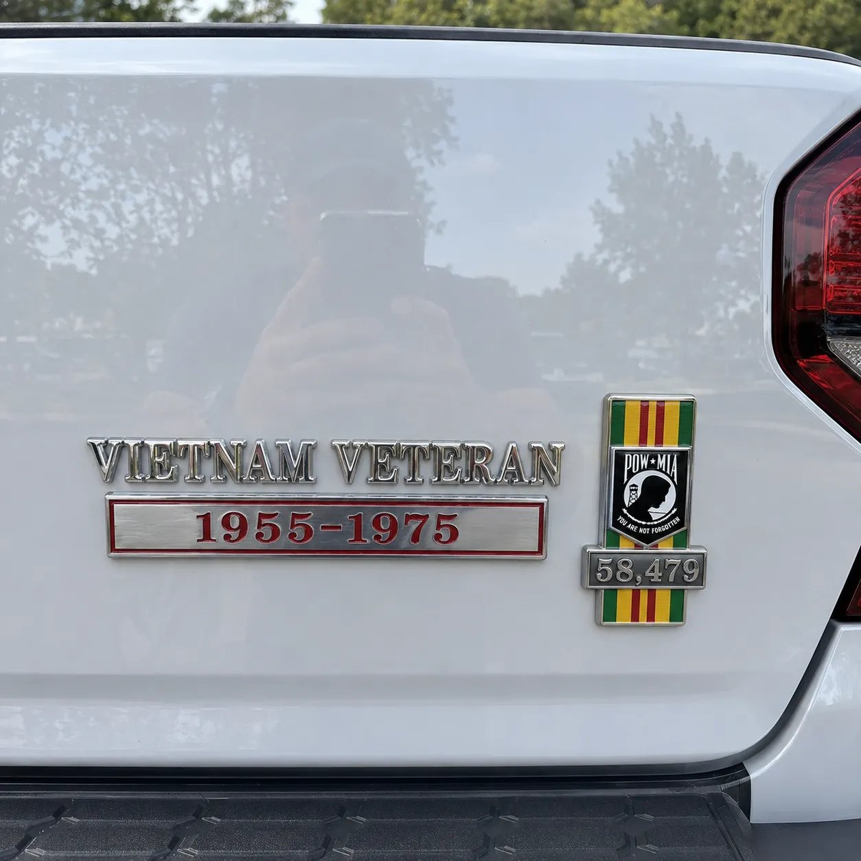 🇺🇸 Vietnam Veteran 1955–1975 Memorial Car Emblem Metal Badge