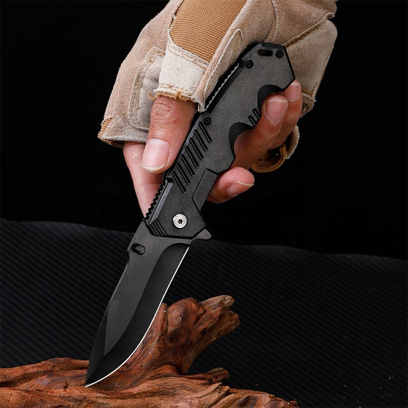 Durable Steel, Compact Power – Your Ultimate Outdoor Folding Knife!