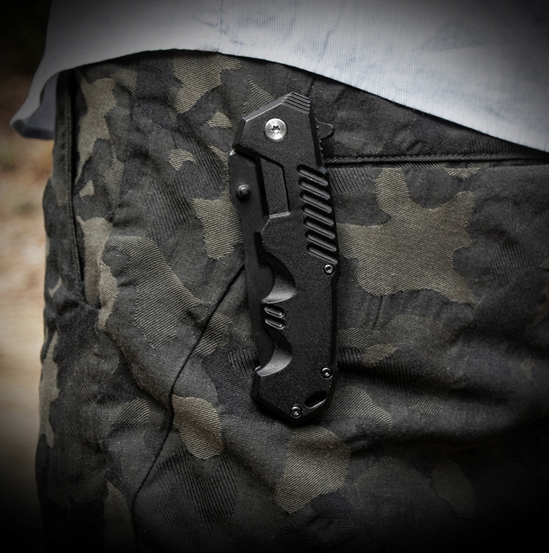 Durable Steel, Compact Power – Your Ultimate Outdoor Folding Knife!