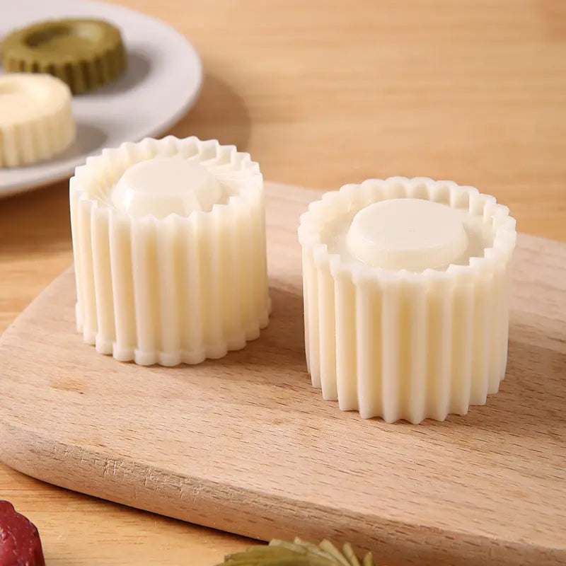 Sunflower-Patterned Round Hand-Press Mooncake Mold, French