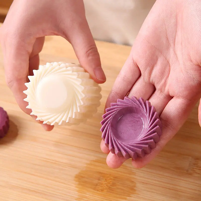 Sunflower-Patterned Round Hand-Press Mooncake Mold, French