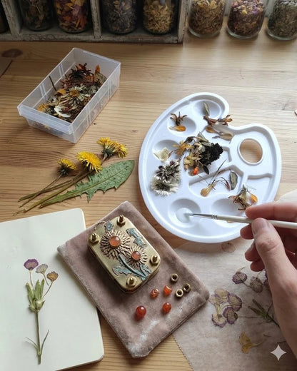 🌸 Mini Portable Flower Press | Pocket-Sized Botanical Press for Small Blooms, Petals & Keepsake Crafts 🌿