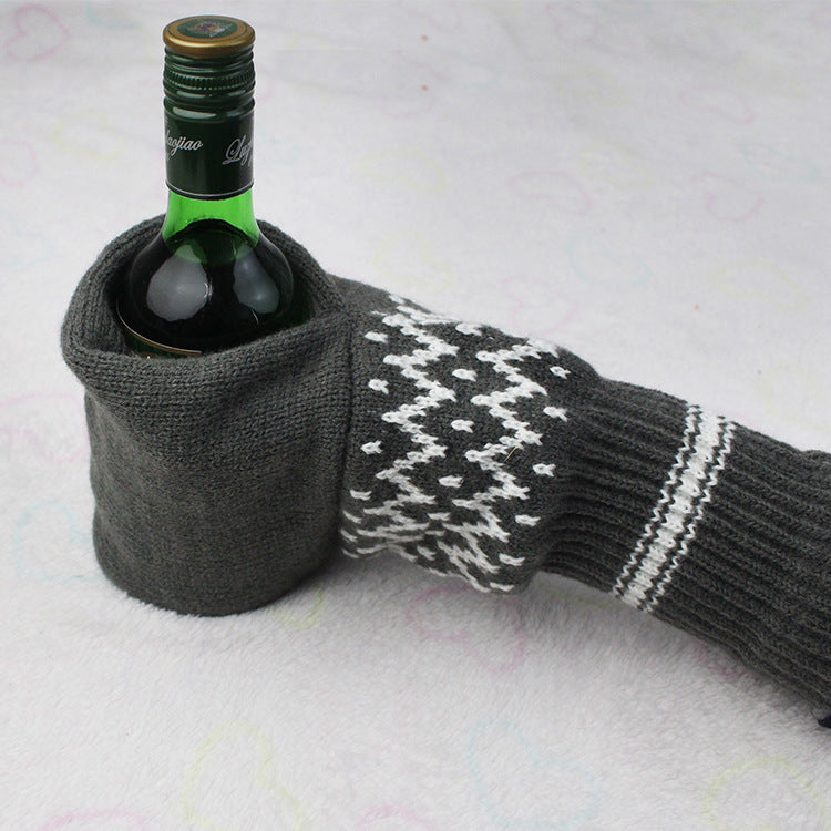 🍻 Hands-Free Wearable Can Holder – Cozy Knit Drink Sleeve for Game Day