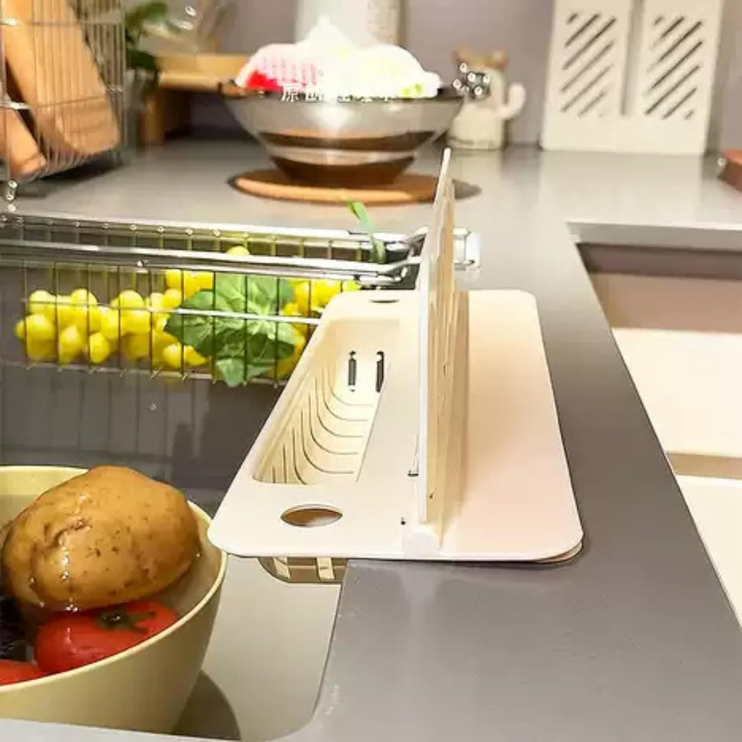 Sink Splash Guard in Kitchen with Drain Storage Compartment, Suction Cup Plastic Sink Water Shield Panel, L-Shape Water Splash Dam Stop Water Guard for Wash Basin Dining Room Dish Washing