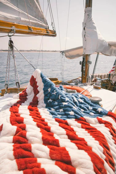 🇺🇸❤️American Flag Flannel Blanket — Ultra-Soft Flannel | Non-Shedding | Suitable for All Seasons | Available in Three Sizes