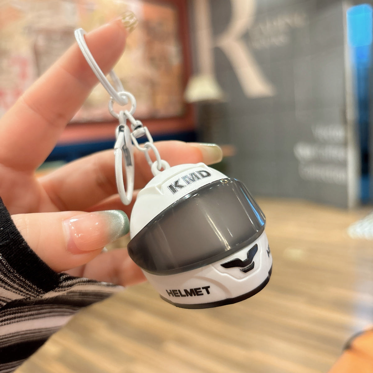 🏍️ Mini Motorcycle Helmet LED Keychain – Light-Up Rider Charm for Keys, Bags & Gifts