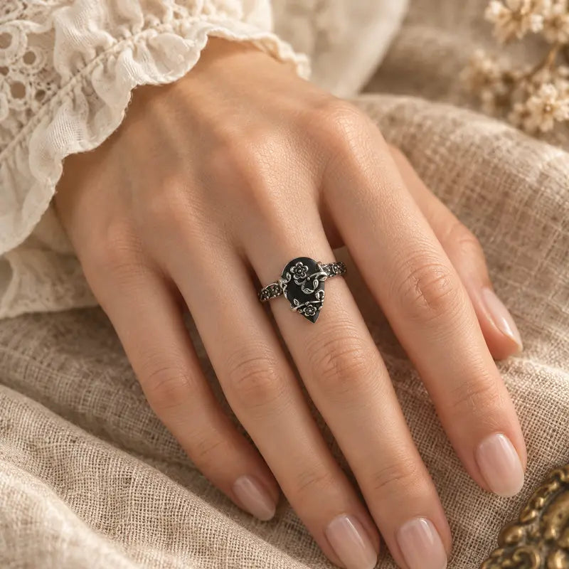 925 Sterling Silver Synthetic Obsidian Ring with Vintage Flower Design